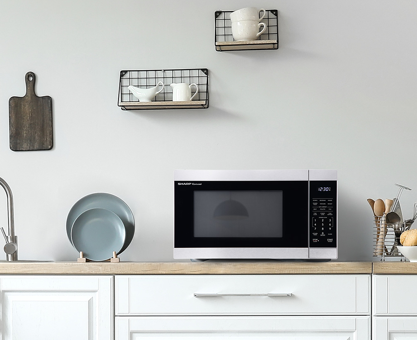 SMC1162KSC microwave countertop in kitchen